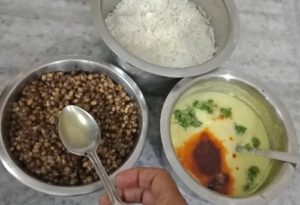  तैयार मूंग भात कढ़ी